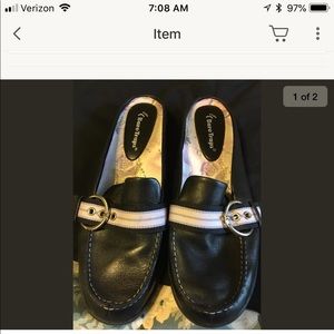 Women’s Bare Trap slip ons size 7